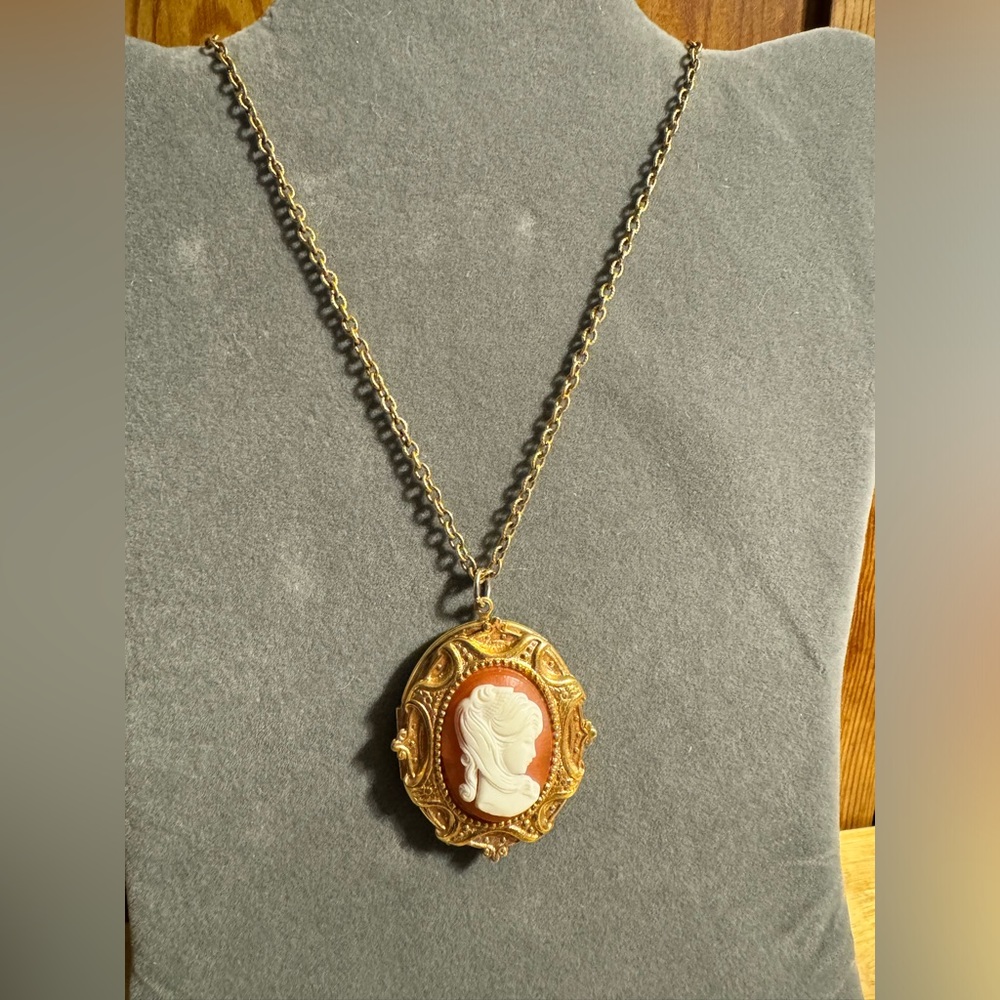 Vintage Cameo Locket Necklace Gold Tone